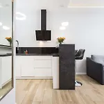 Apartment Nadwislanska With Air Conditioning Near Kazimierz By Noclegi Renters