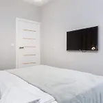 Apartment Nadwislanska With Air Conditioning Near Kazimierz By Noclegi Renters