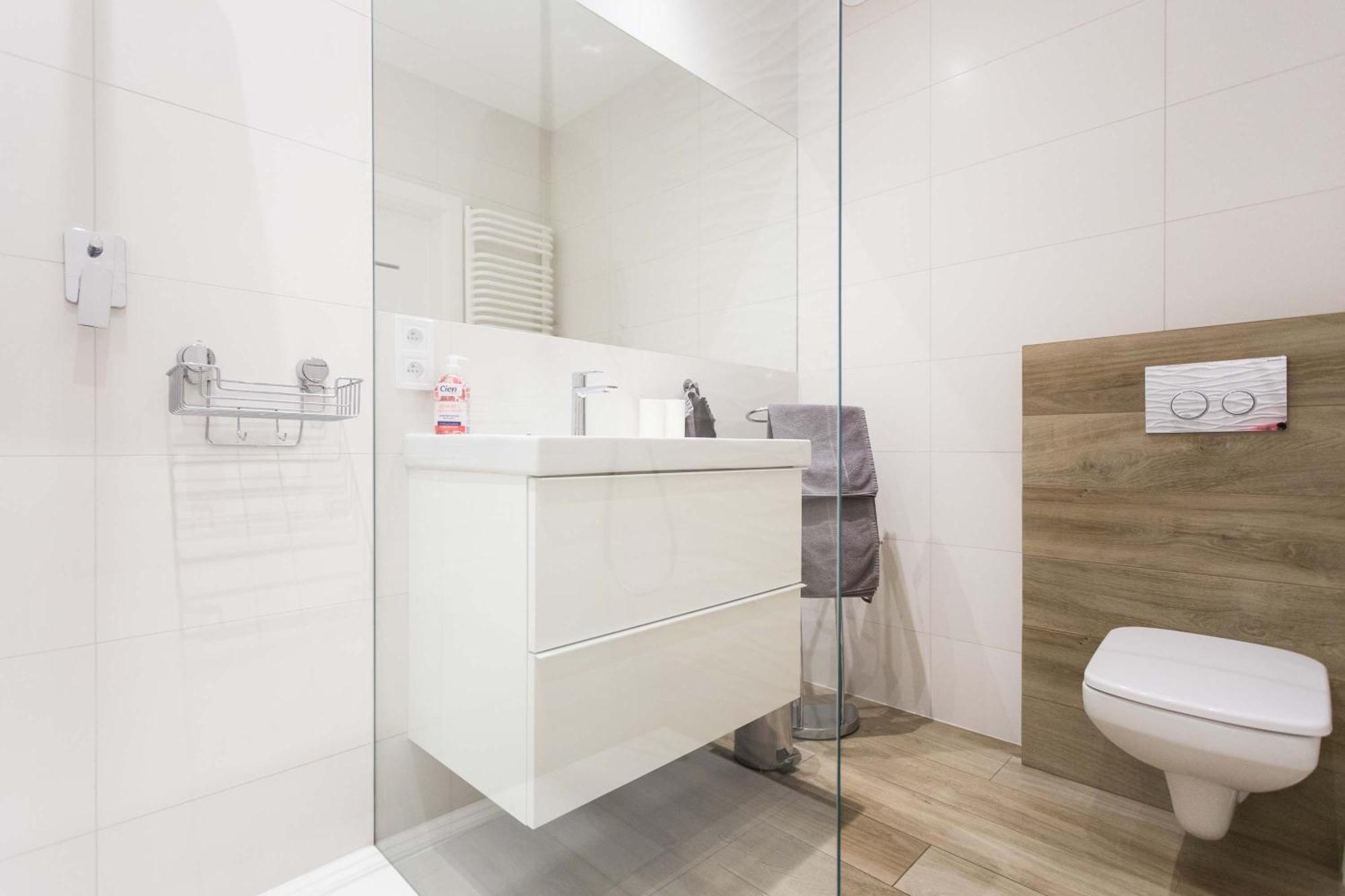 Apartment Nadwislanska With Air Conditioning Near Kazimierz By Renters